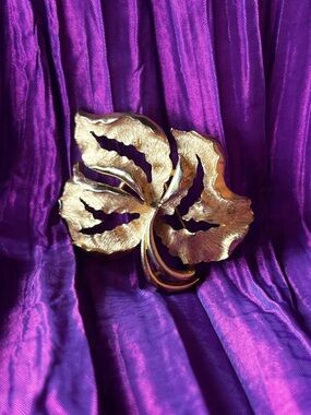 Crown Trifari Signed Vintage 1960s Leaf Brooch